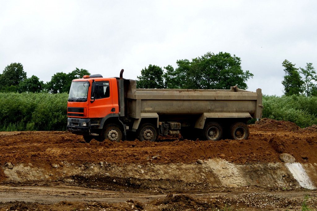 Samochody ciężarowe, wywrotki idealne dla małych i średnich firm budowlanych