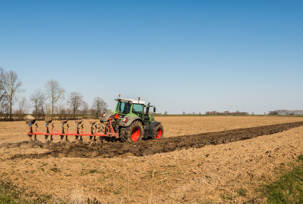 Jak wybrać odpowiedni pług obrotowy dla Twojej farmy? Wpis na blogu Mascus Polska