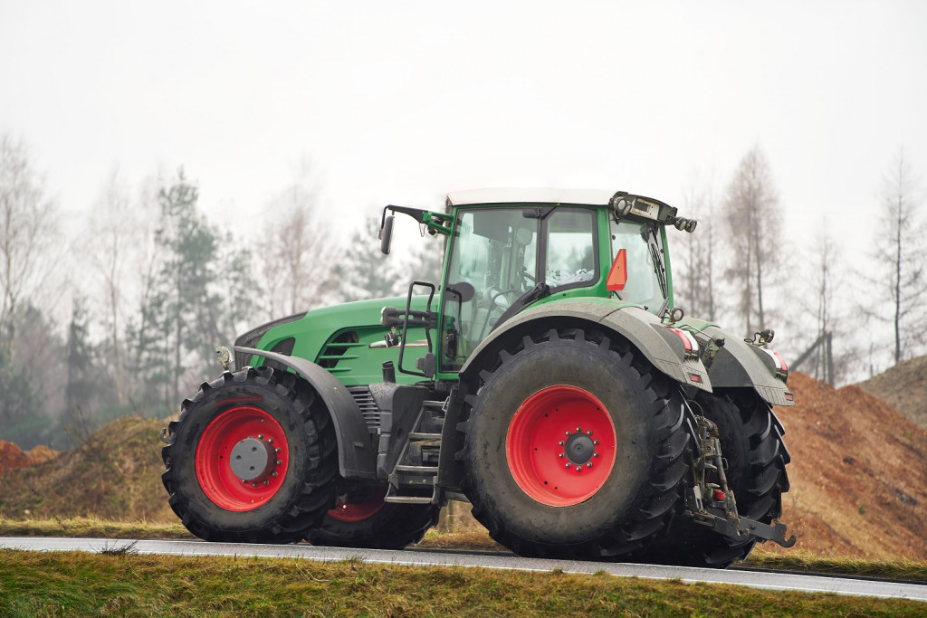 Traktory Fendt – porównanie najpopularniejszych modeli ciągników rolniczych.